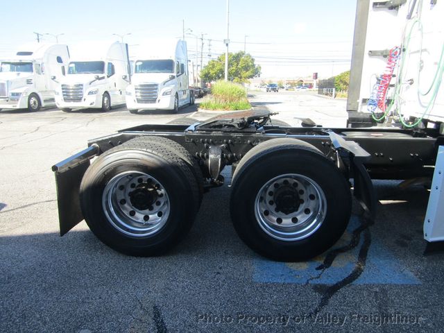 2022 Freightliner Cascadia 126 Picture 5 2022 Freightliner Cascadia 126-5