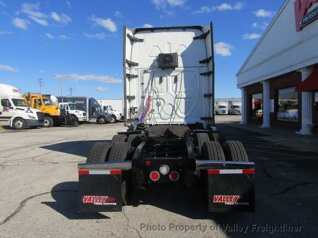 2022 Freightliner Cascadia 126 Picture 7 2022 Freightliner Cascadia 126-7