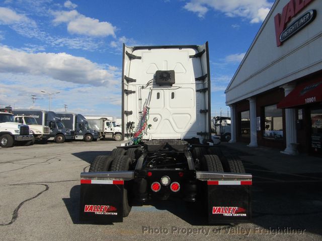 2022 Freightliner Cascadia 126-5