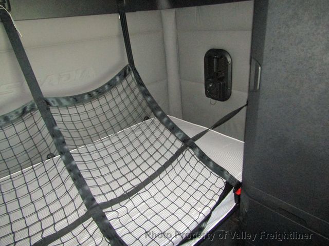 2021 Freightliner Cascadia 126 Picture 11 2021 Freightliner Cascadia 126-11