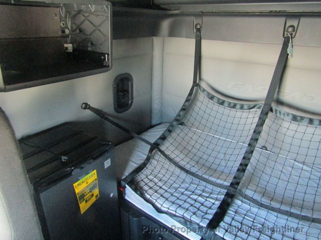 2021 Freightliner Cascadia 126 Picture 8 2021 Freightliner Cascadia 126-8