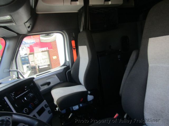 2021 Freightliner Cascadia 126 Picture 13 2021 Freightliner Cascadia 126-13