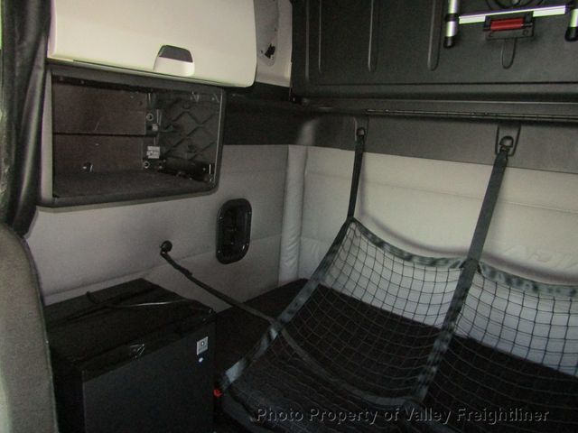 2021 Freightliner Cascadia 126 Picture 18 2021 Freightliner Cascadia 126-18