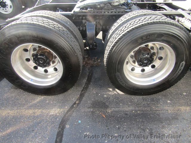 2021 Freightliner Cascadia 126-17