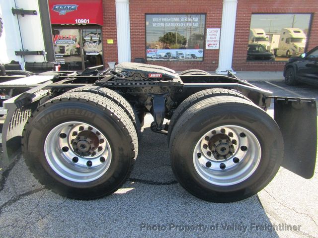 2021 Freightliner Cascadia 126-21