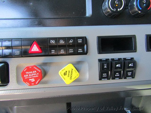 2021 Freightliner Cascadia 126-26