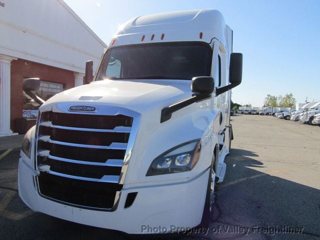 2021 Freightliner Cascadia 126-2
