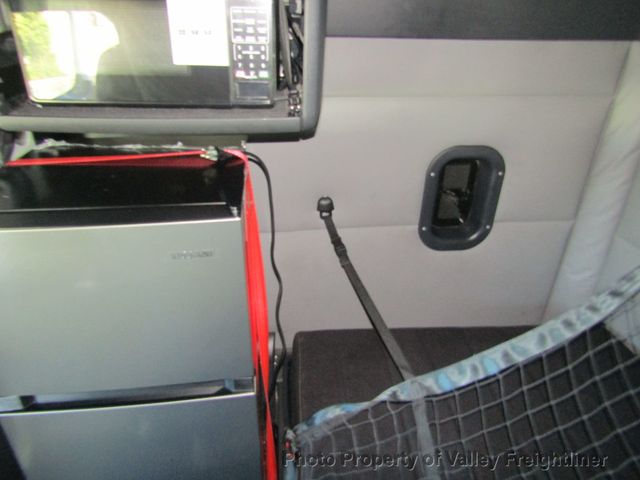 2021 Freightliner Cascadia 126-30