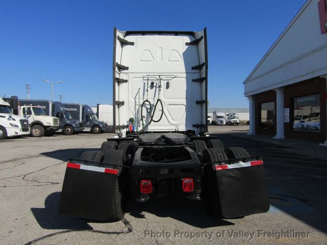 2021 Freightliner Cascadia 126-7