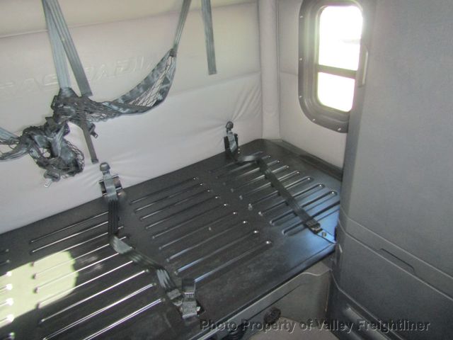 2022 Freightliner Cascadia 126 Picture 13 2022 Freightliner Cascadia 126-13