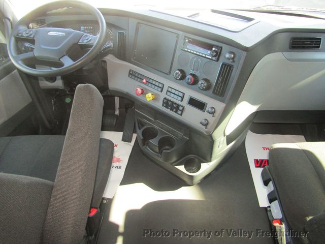 2022 Freightliner Cascadia 126 Picture 15 2022 Freightliner Cascadia 126-15