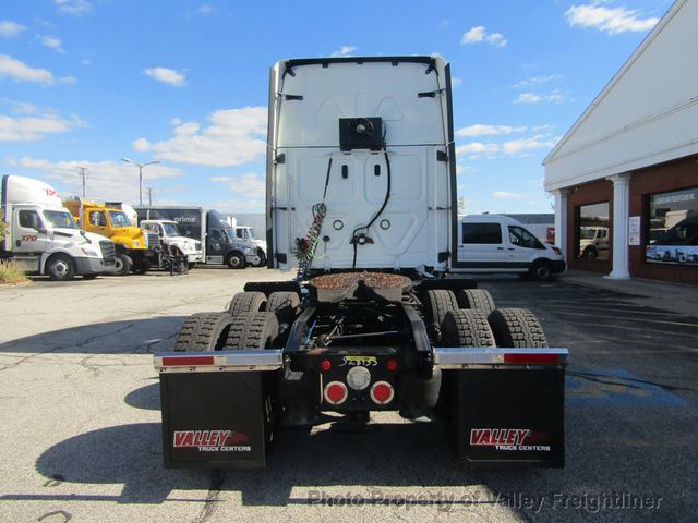 2022 Freightliner Cascadia 126 Picture 6 2022 Freightliner Cascadia 126-6