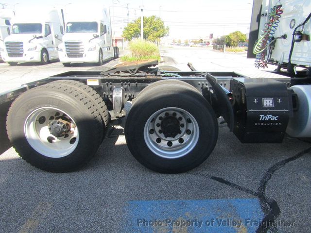 2022 Freightliner Cascadia 126 Picture 8 2022 Freightliner Cascadia 126-8