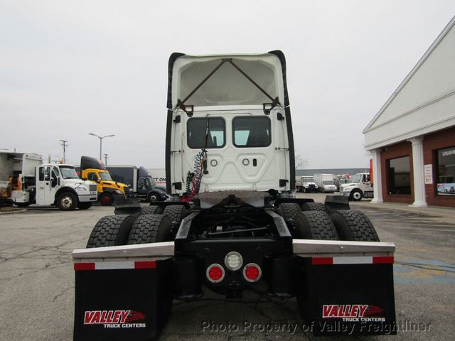 2020 Freightliner Cascadia 126-6