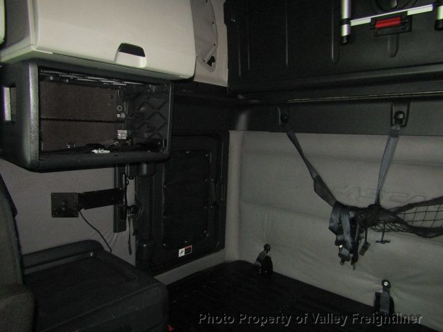 2021 Freightliner Cascadia 126-22