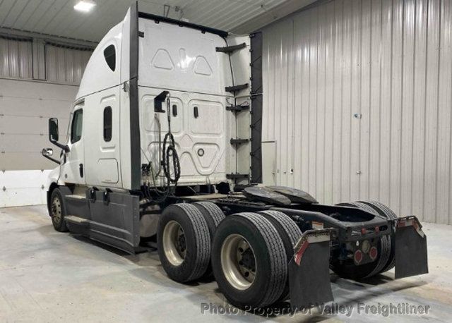 2021 Freightliner Cascadia 126 Picture 2 2021 Freightliner Cascadia 126-2
