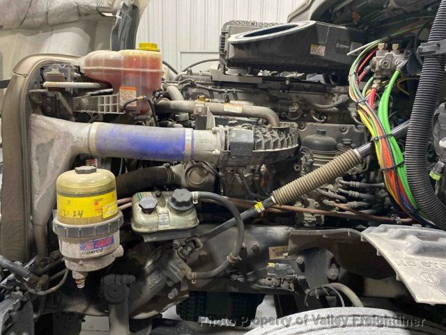 2021 Freightliner Cascadia 126 Picture 4 2021 Freightliner Cascadia 126-4