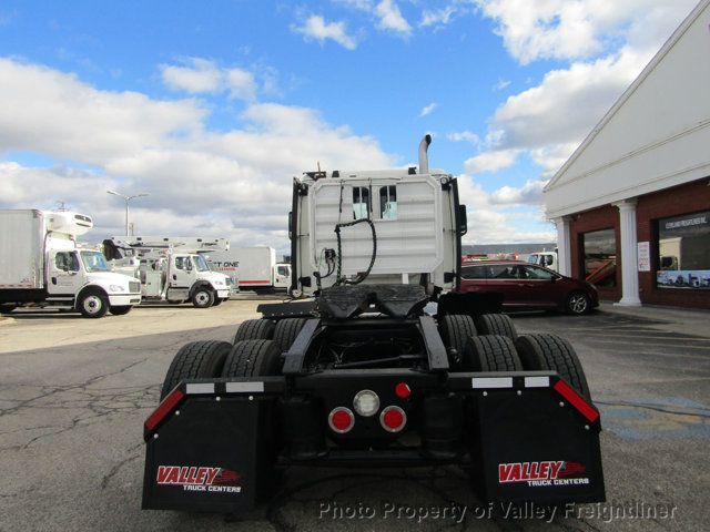 2021 Freightliner Cascadia 126-9
