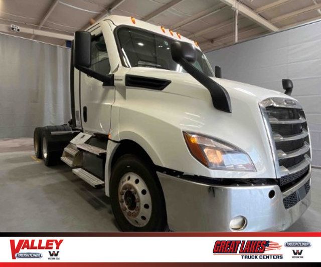 2021 Freightliner Cascadia 126