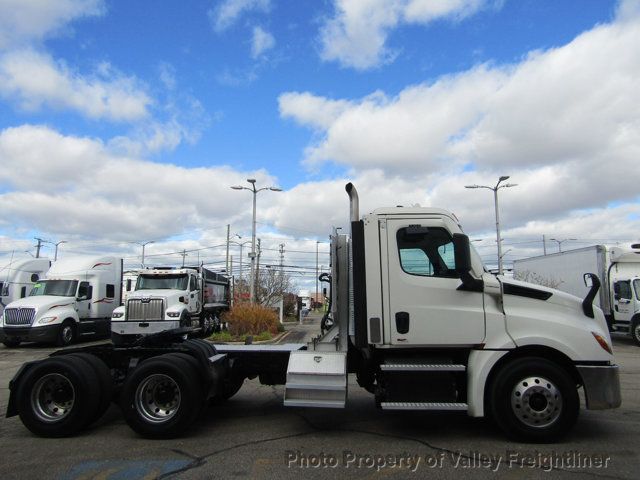 2021 Freightliner Cascadia 126-5