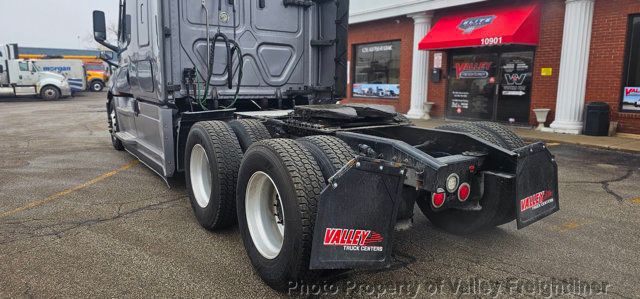 2021 Freightliner Cascadia 126-8