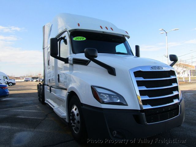 2019 Freightliner Cascadia 126-5