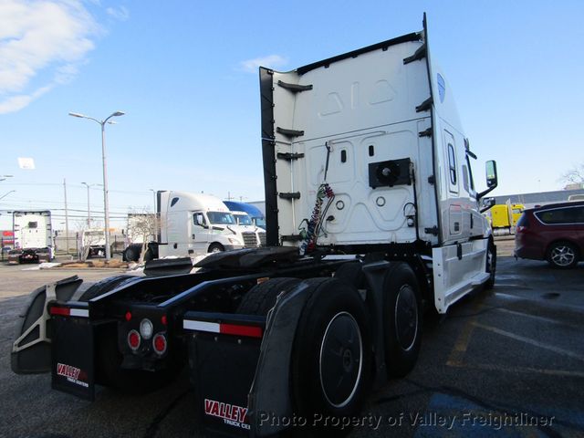 2019 Freightliner Cascadia 126-8