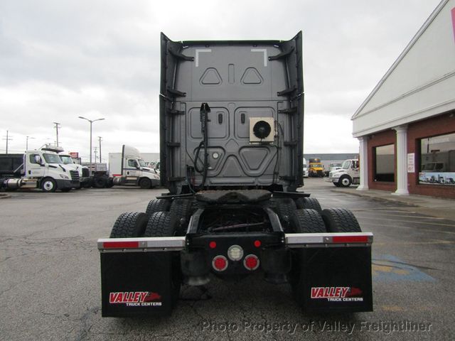 2021 Freightliner Cascadia 126-6