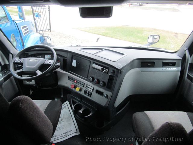 2021 Freightliner Cascadia 126-21