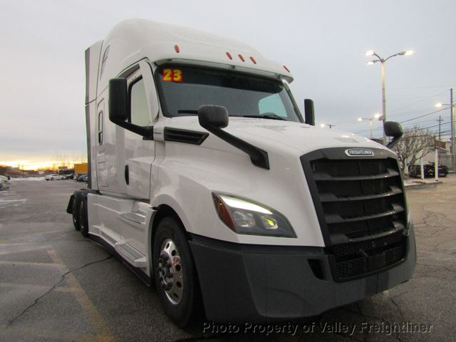 2023 Freightliner Cascadia 126-4