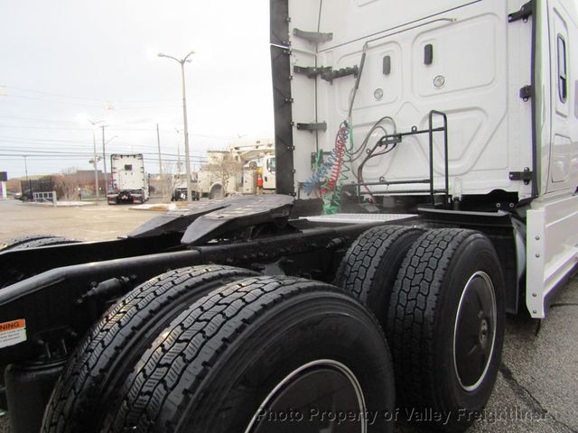 2023 Freightliner Cascadia 126-8