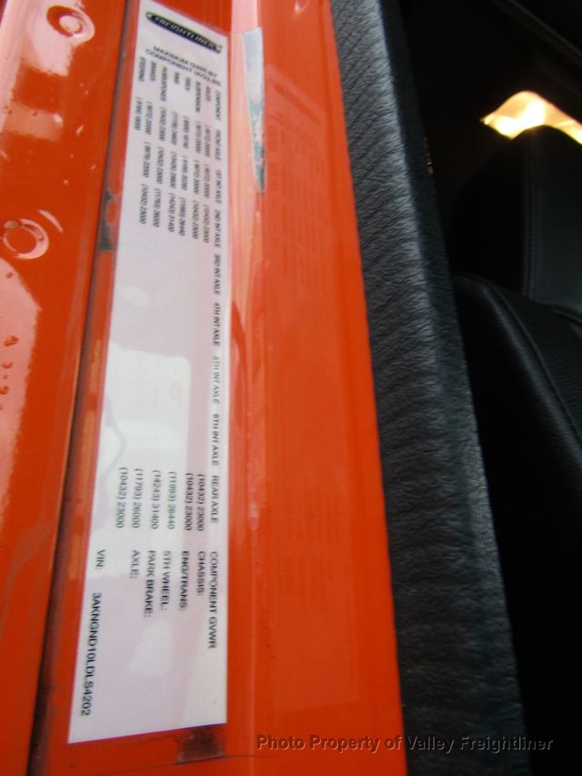 2020 Freightliner 122SD-27