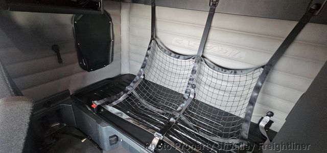 2019 Freightliner Cascadia 126-18