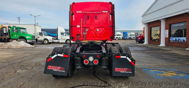 2019 Freightliner Cascadia 126-8