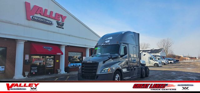 2021 Freightliner Cascadia 126