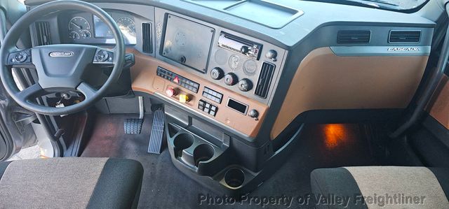 2021 Freightliner Cascadia 126-20