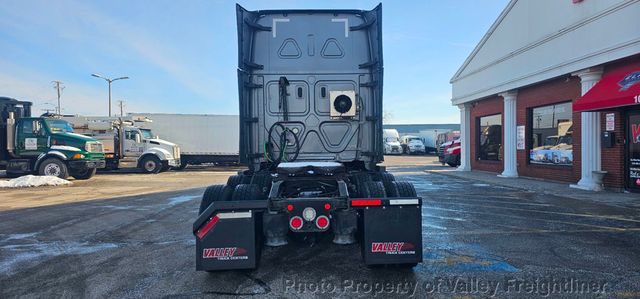 2021 Freightliner Cascadia 126-7