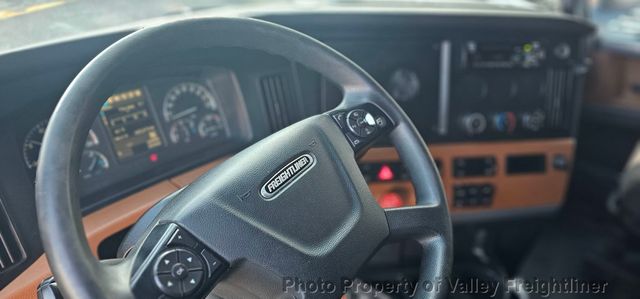 2021 Freightliner Cascadia 126-14