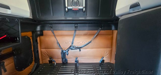 2021 Freightliner Cascadia 126-21