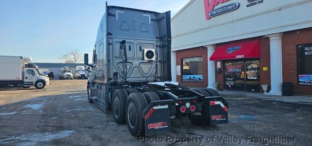 2021 Freightliner Cascadia 126-8