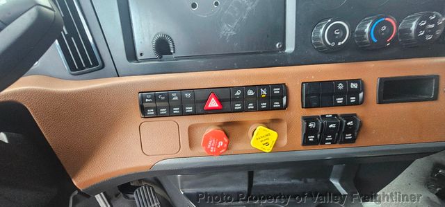 2021 Freightliner Cascadia 126-16