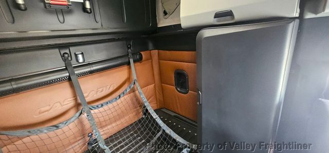 2021 Freightliner Cascadia 126-18