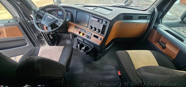 2021 Freightliner Cascadia 126-21