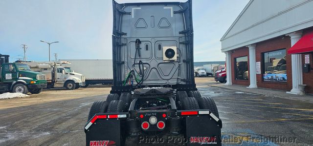 2021 Freightliner Cascadia 126-7