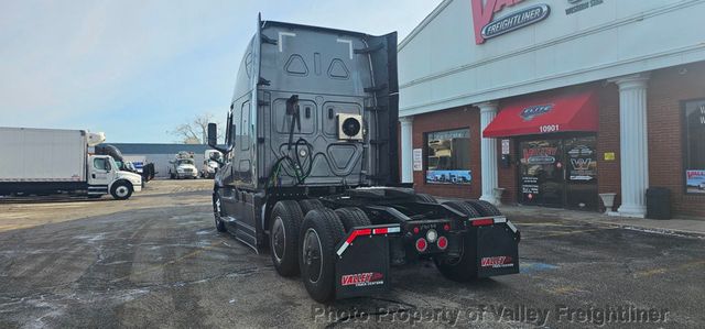 2021 Freightliner Cascadia 126-8