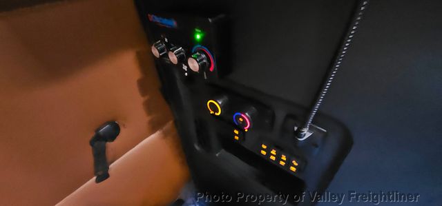 2021 Freightliner Cascadia 126-20