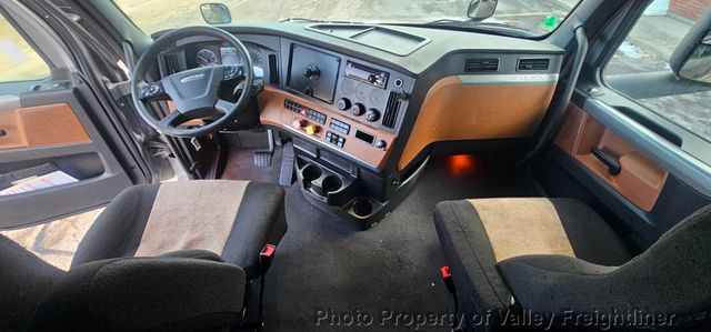 2021 Freightliner Cascadia 126-21