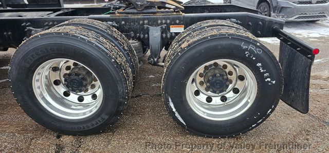 2021 Freightliner Cascadia 126-5