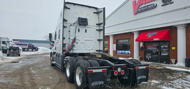 2021 Freightliner Cascadia 126-4