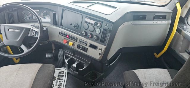 2021 Freightliner Cascadia 116-17